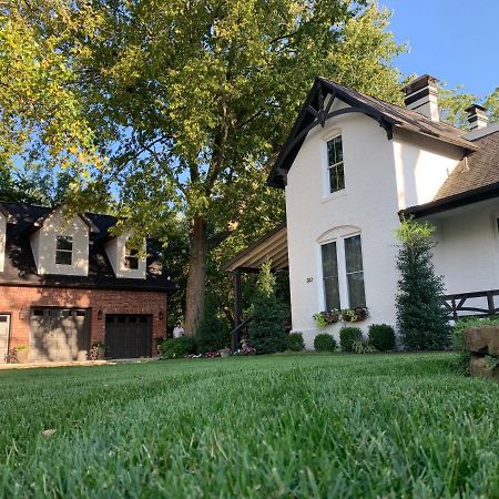 The Henry Carriage House Apartment Бентънвил Екстериор снимка